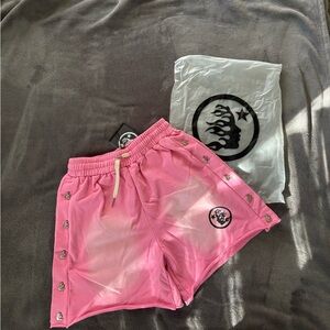 Hellstar Snap Shorts -PINK
Size: L